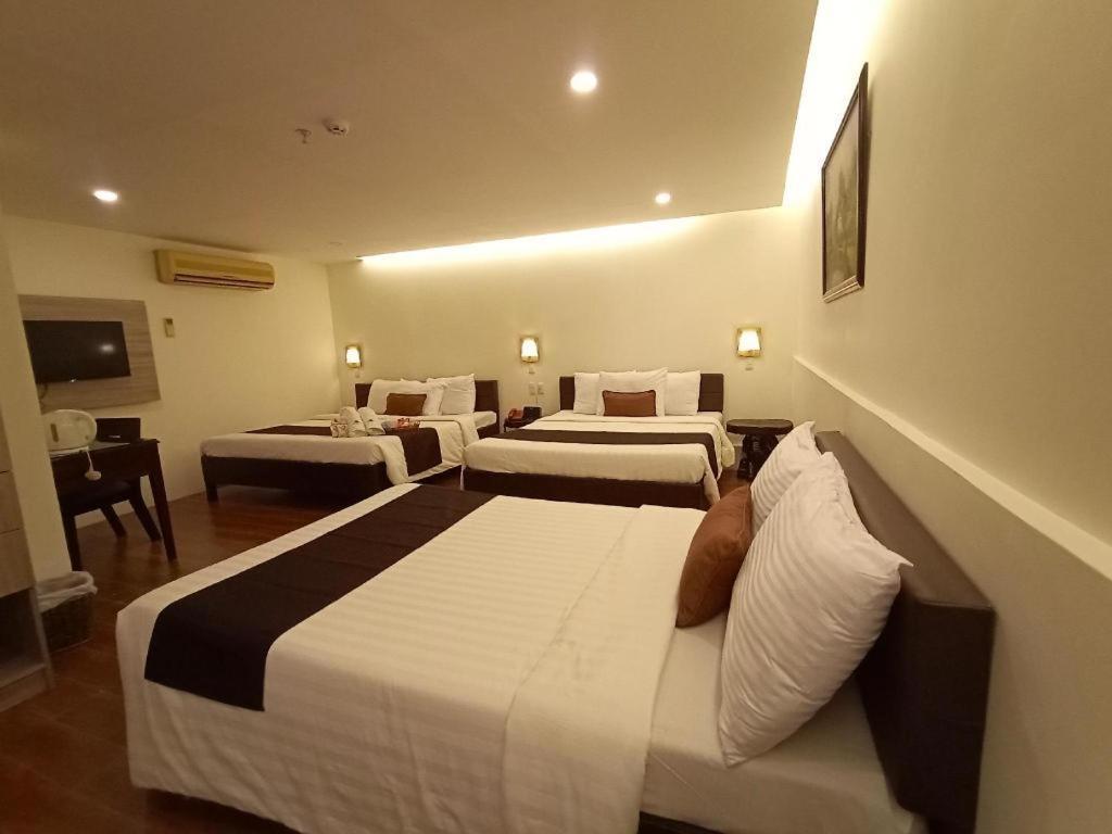 Hotel Asuncion Laoag Extérieur photo